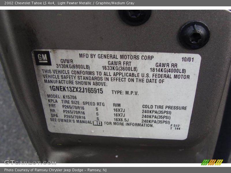 Light Pewter Metallic / Graphite/Medium Gray 2002 Chevrolet Tahoe LS 4x4