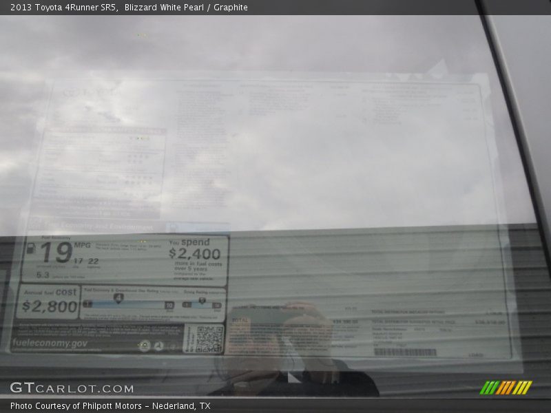 Blizzard White Pearl / Graphite 2013 Toyota 4Runner SR5