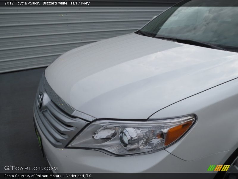 Blizzard White Pearl / Ivory 2012 Toyota Avalon