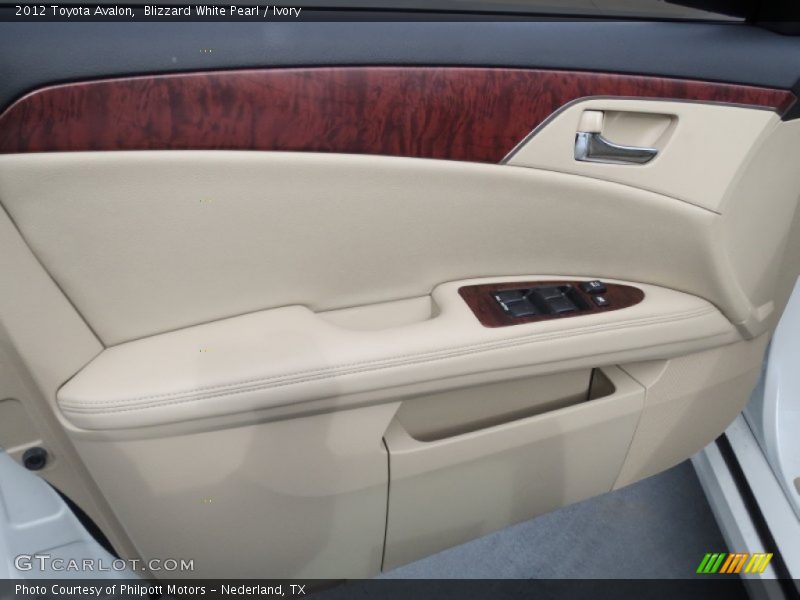 Blizzard White Pearl / Ivory 2012 Toyota Avalon