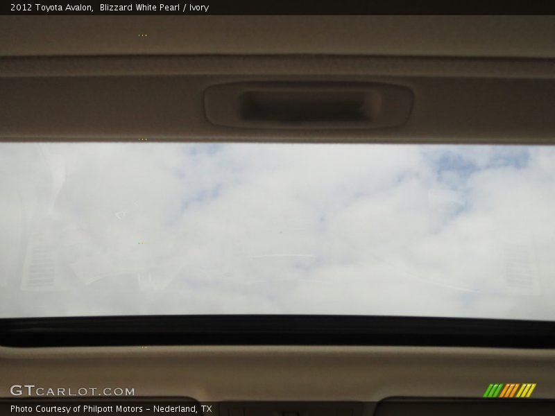 Blizzard White Pearl / Ivory 2012 Toyota Avalon
