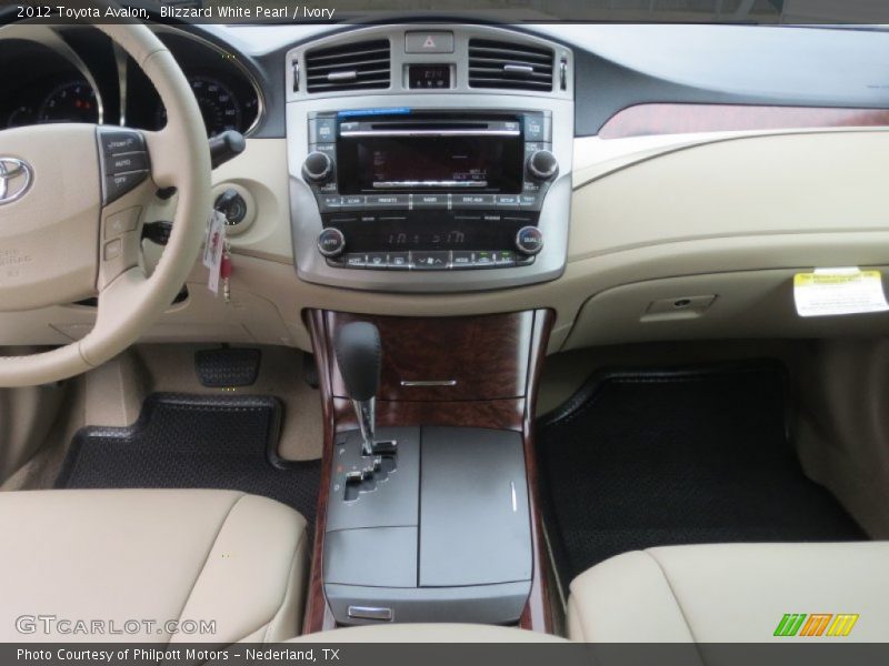 Blizzard White Pearl / Ivory 2012 Toyota Avalon