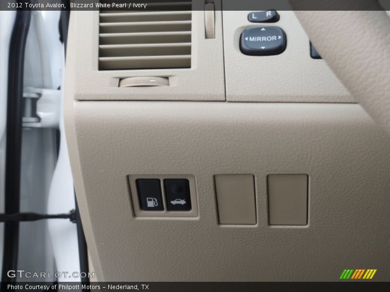 Blizzard White Pearl / Ivory 2012 Toyota Avalon