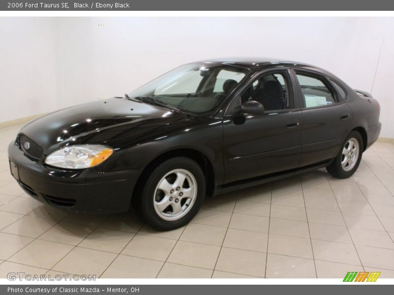 Front 3/4 View of 2006 Taurus SE