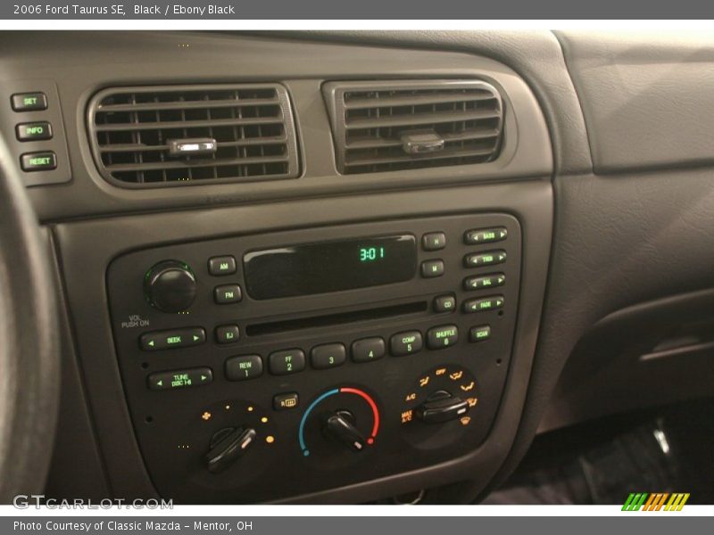 Black / Ebony Black 2006 Ford Taurus SE