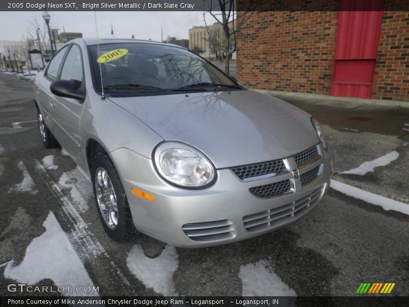 Front 3/4 View of 2005 Neon SXT
