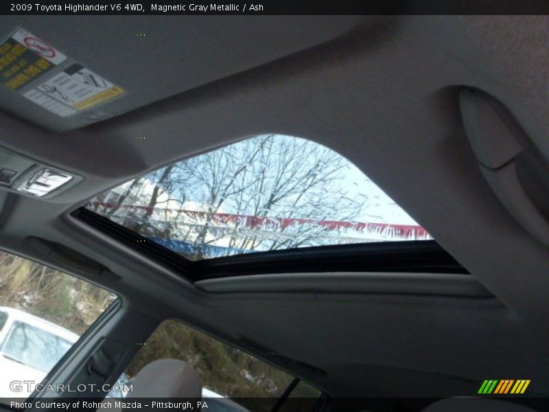Magnetic Gray Metallic / Ash 2009 Toyota Highlander V6 4WD