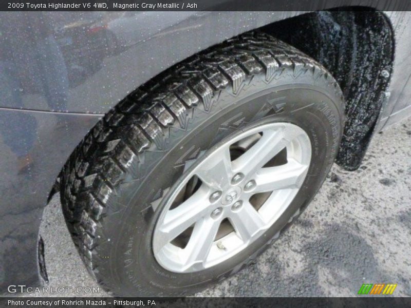 Magnetic Gray Metallic / Ash 2009 Toyota Highlander V6 4WD