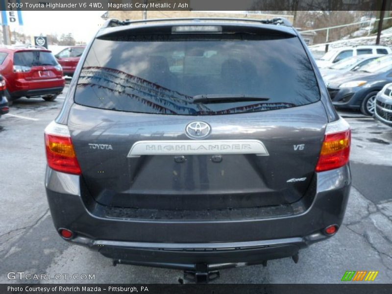 Magnetic Gray Metallic / Ash 2009 Toyota Highlander V6 4WD