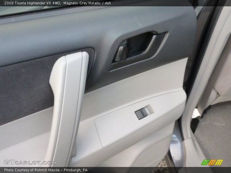 Magnetic Gray Metallic / Ash 2009 Toyota Highlander V6 4WD
