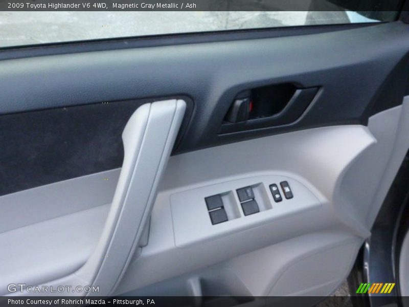 Magnetic Gray Metallic / Ash 2009 Toyota Highlander V6 4WD