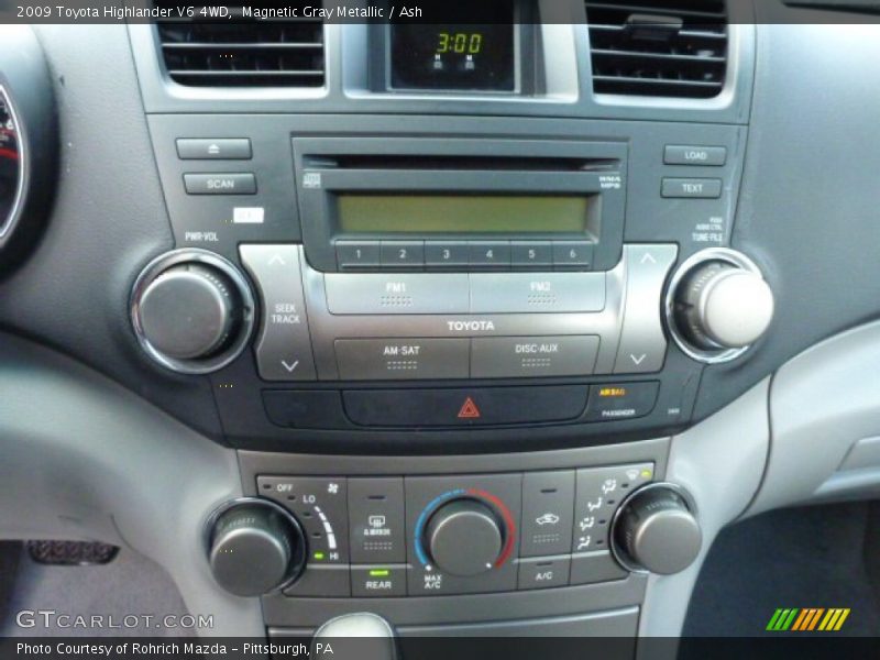 Magnetic Gray Metallic / Ash 2009 Toyota Highlander V6 4WD