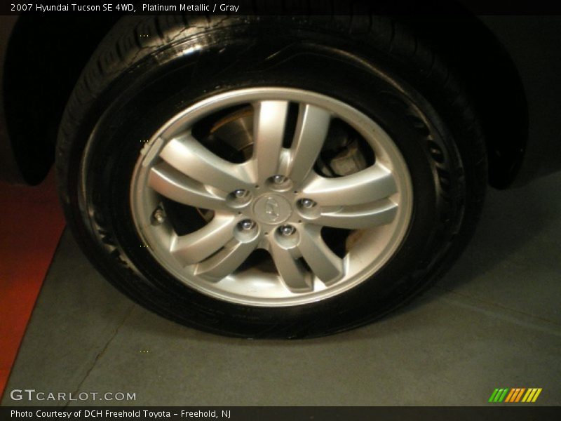 Platinum Metallic / Gray 2007 Hyundai Tucson SE 4WD