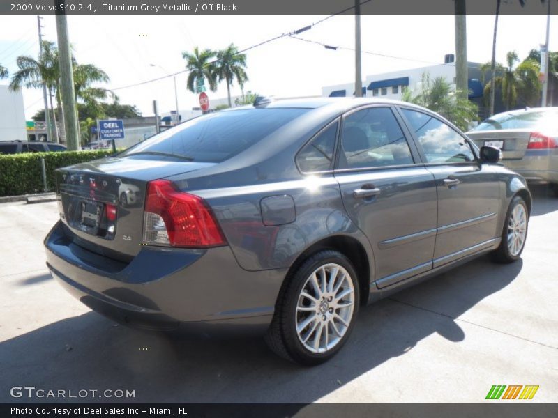 Titanium Grey Metallic / Off Black 2009 Volvo S40 2.4i