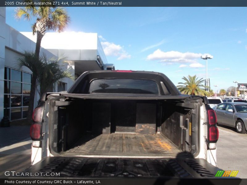 Summit White / Tan/Neutral 2005 Chevrolet Avalanche Z71 4x4