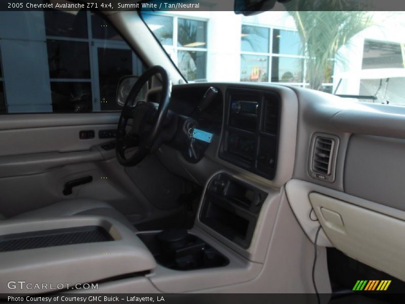 Summit White / Tan/Neutral 2005 Chevrolet Avalanche Z71 4x4