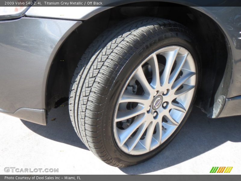 Titanium Grey Metallic / Off Black 2009 Volvo S40 2.4i