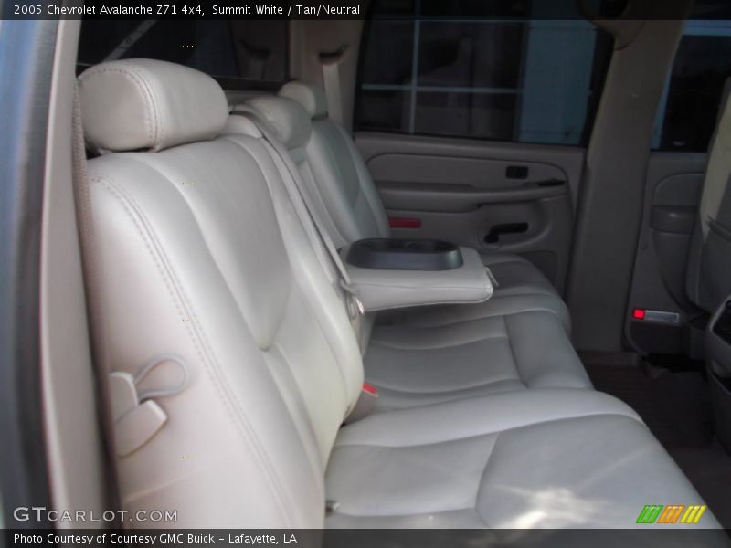 Summit White / Tan/Neutral 2005 Chevrolet Avalanche Z71 4x4