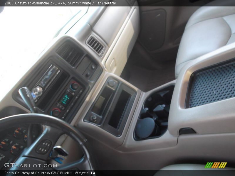 Summit White / Tan/Neutral 2005 Chevrolet Avalanche Z71 4x4