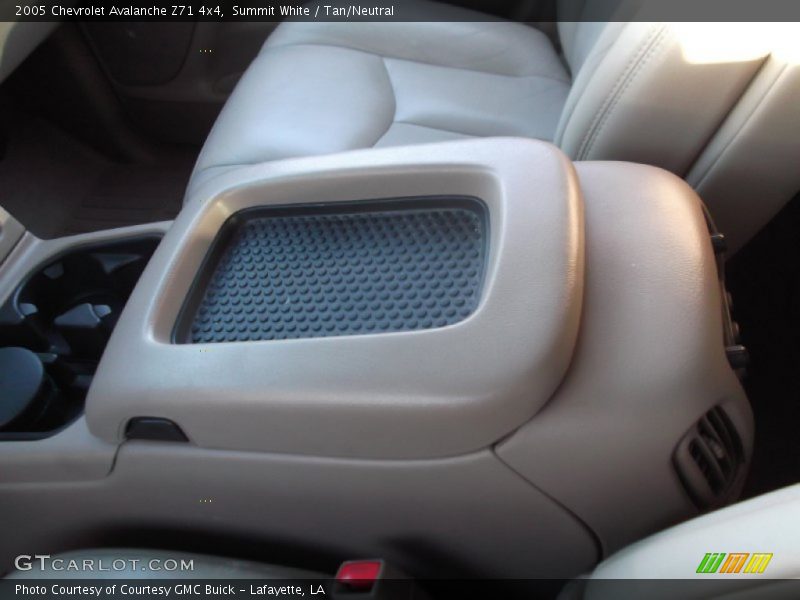 Summit White / Tan/Neutral 2005 Chevrolet Avalanche Z71 4x4