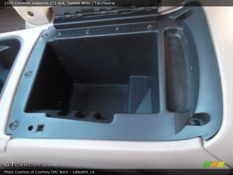 Summit White / Tan/Neutral 2005 Chevrolet Avalanche Z71 4x4