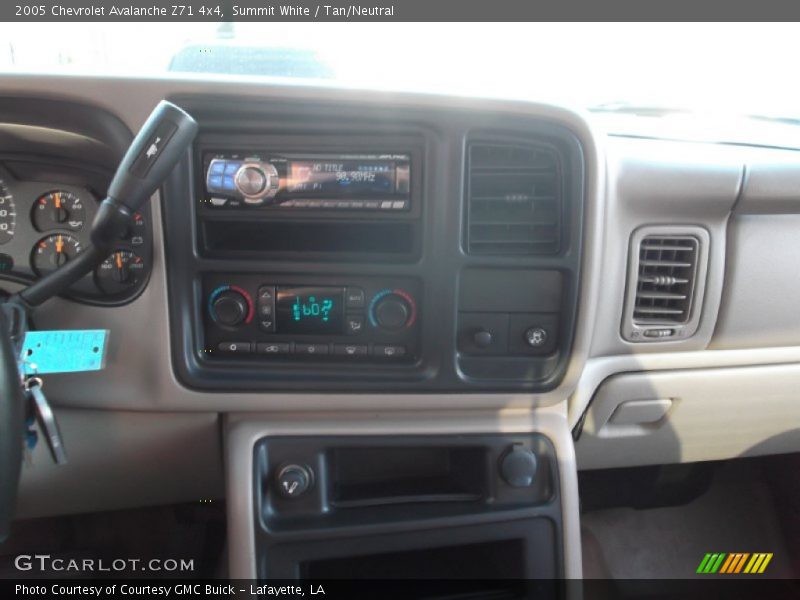 Summit White / Tan/Neutral 2005 Chevrolet Avalanche Z71 4x4