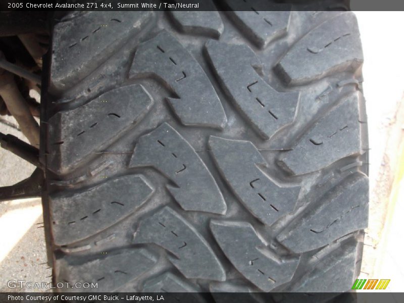Summit White / Tan/Neutral 2005 Chevrolet Avalanche Z71 4x4