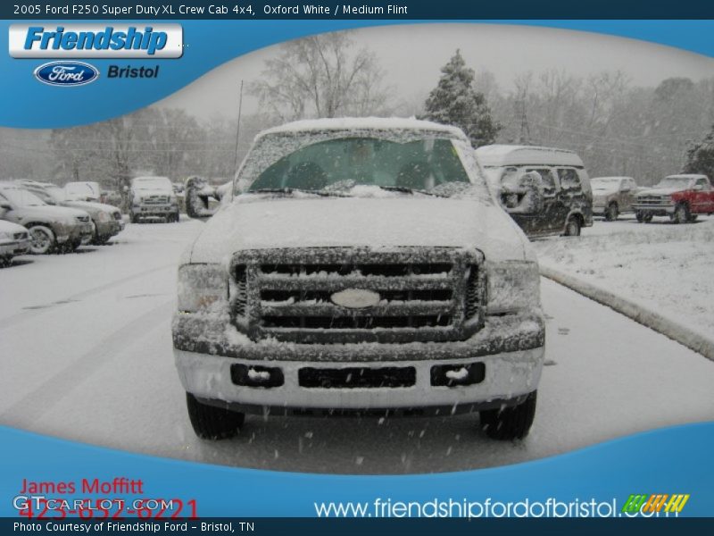 Oxford White / Medium Flint 2005 Ford F250 Super Duty XL Crew Cab 4x4