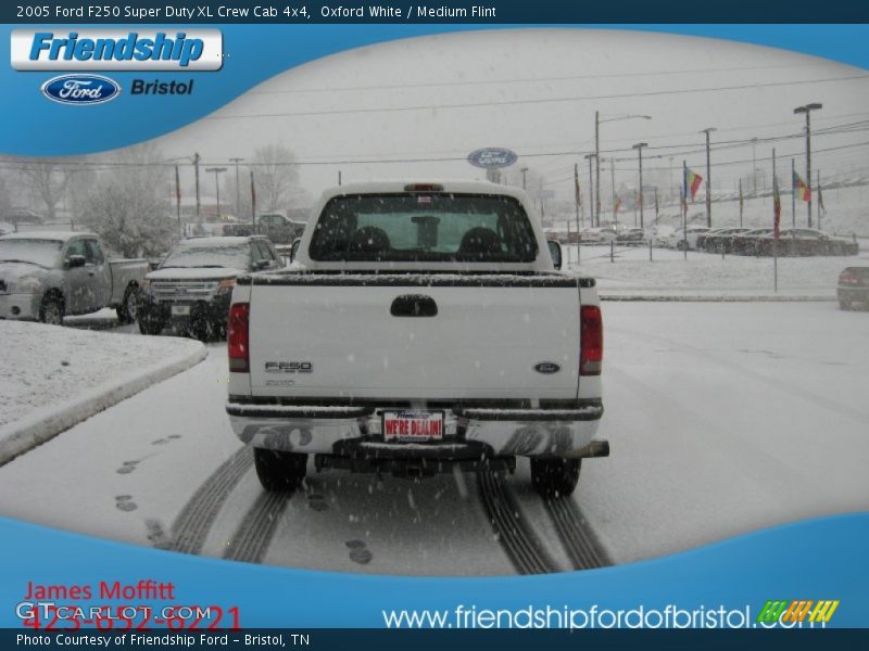 Oxford White / Medium Flint 2005 Ford F250 Super Duty XL Crew Cab 4x4