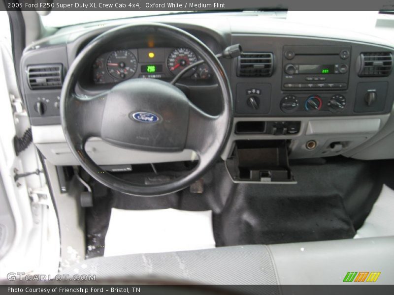 Oxford White / Medium Flint 2005 Ford F250 Super Duty XL Crew Cab 4x4