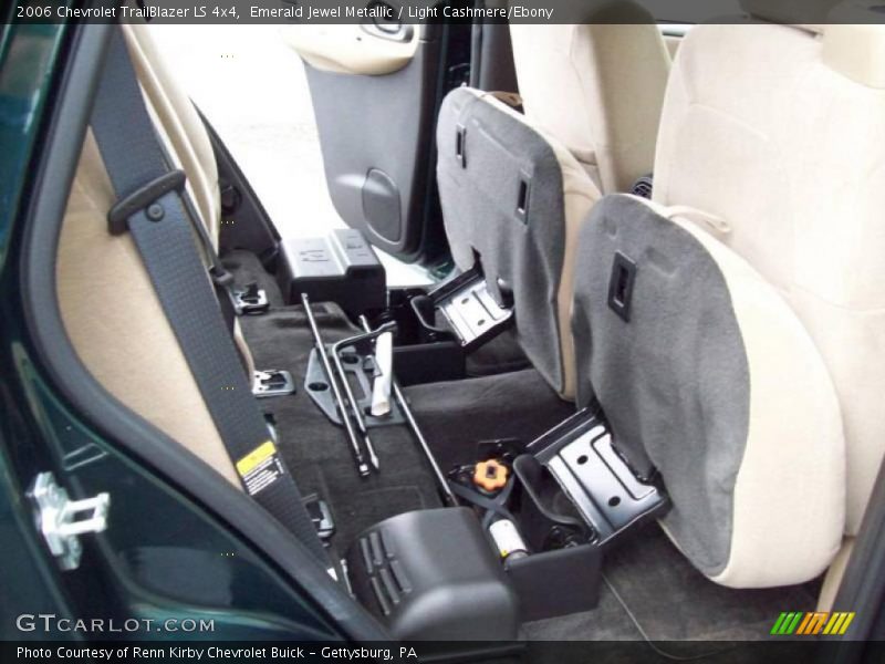 Emerald Jewel Metallic / Light Cashmere/Ebony 2006 Chevrolet TrailBlazer LS 4x4