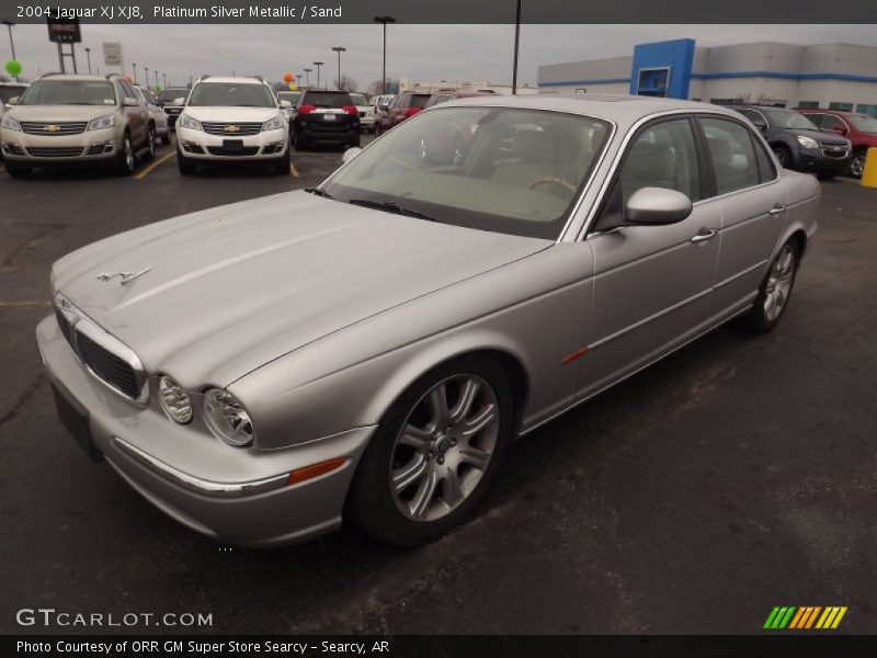 Front 3/4 View of 2004 XJ XJ8