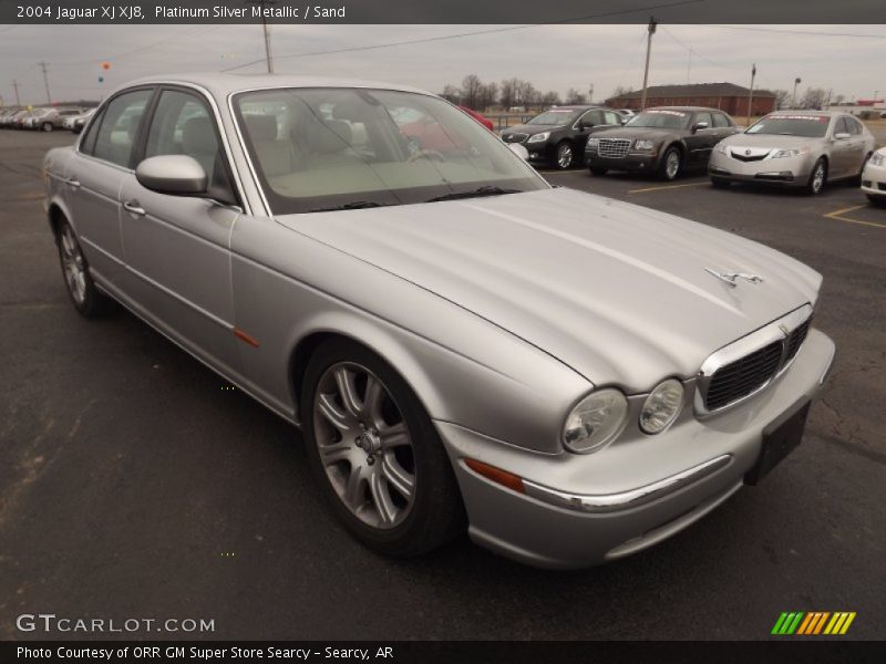 Front 3/4 View of 2004 XJ XJ8