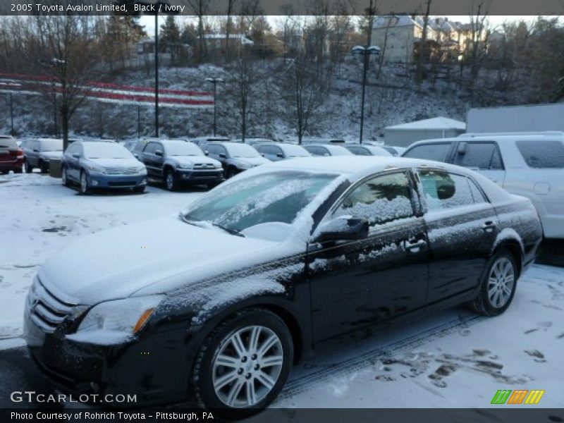 Black / Ivory 2005 Toyota Avalon Limited