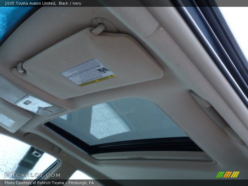 Black / Ivory 2005 Toyota Avalon Limited
