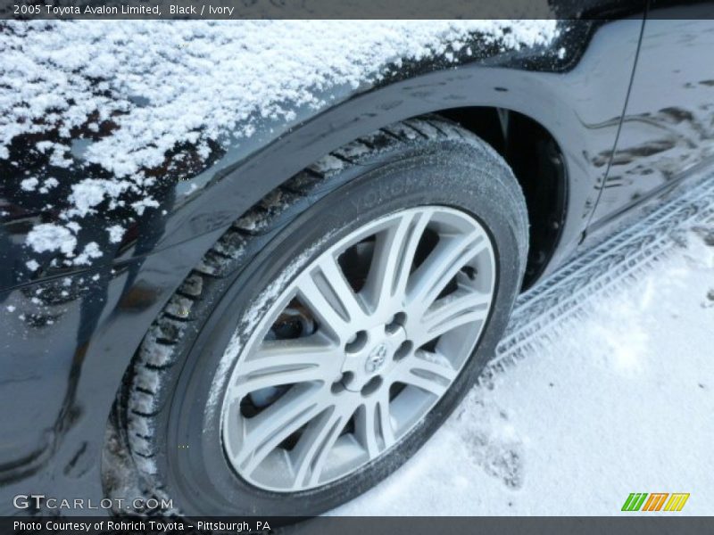 Black / Ivory 2005 Toyota Avalon Limited