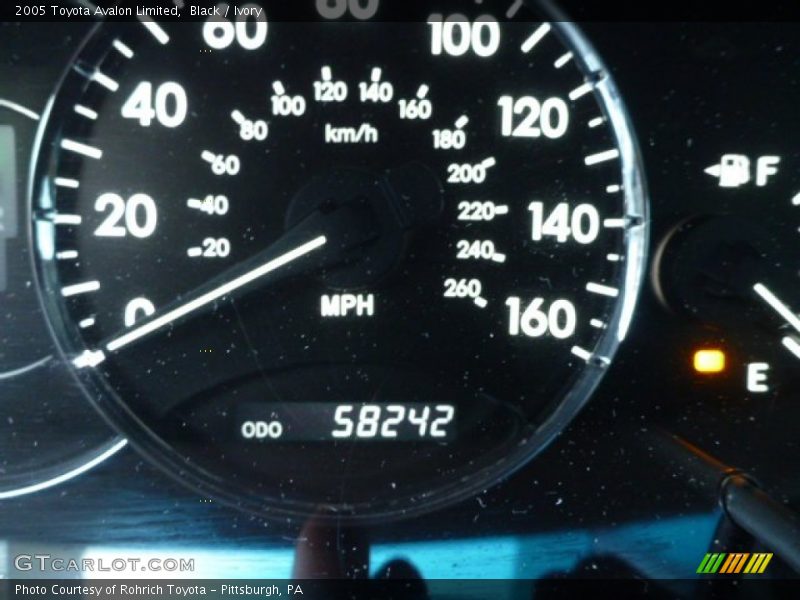 Black / Ivory 2005 Toyota Avalon Limited