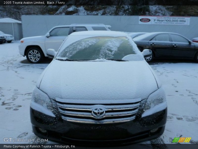 Black / Ivory 2005 Toyota Avalon Limited