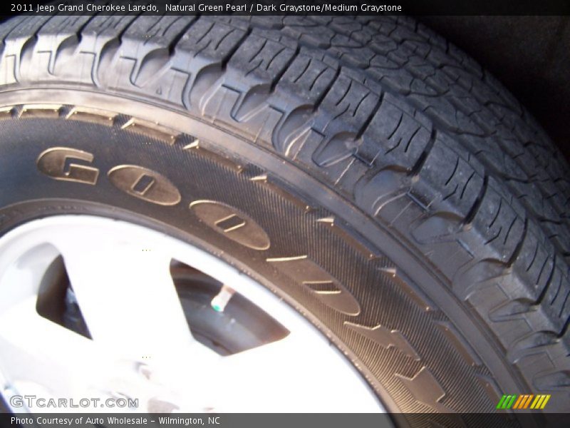 Natural Green Pearl / Dark Graystone/Medium Graystone 2011 Jeep Grand Cherokee Laredo