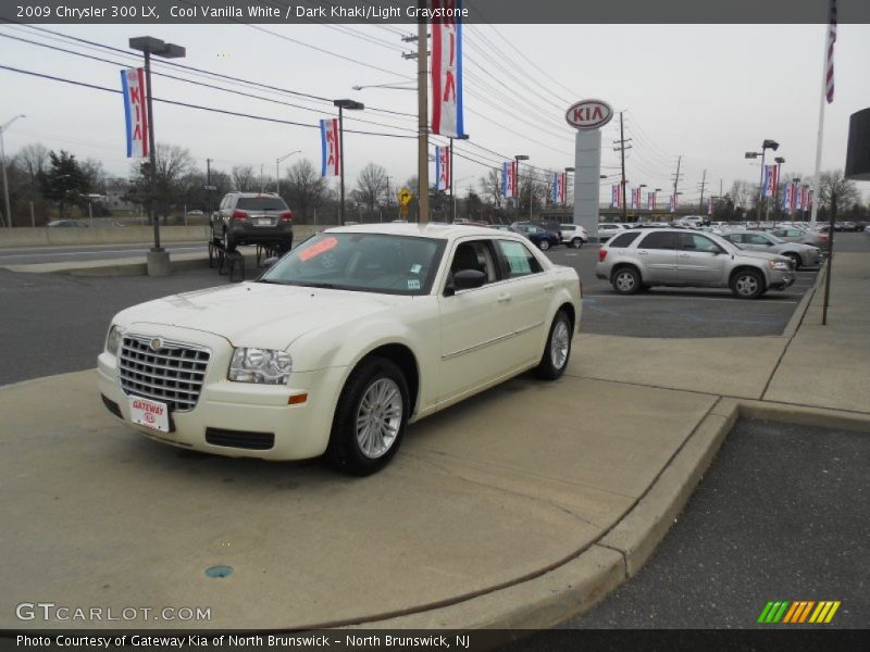 Cool Vanilla White / Dark Khaki/Light Graystone 2009 Chrysler 300 LX