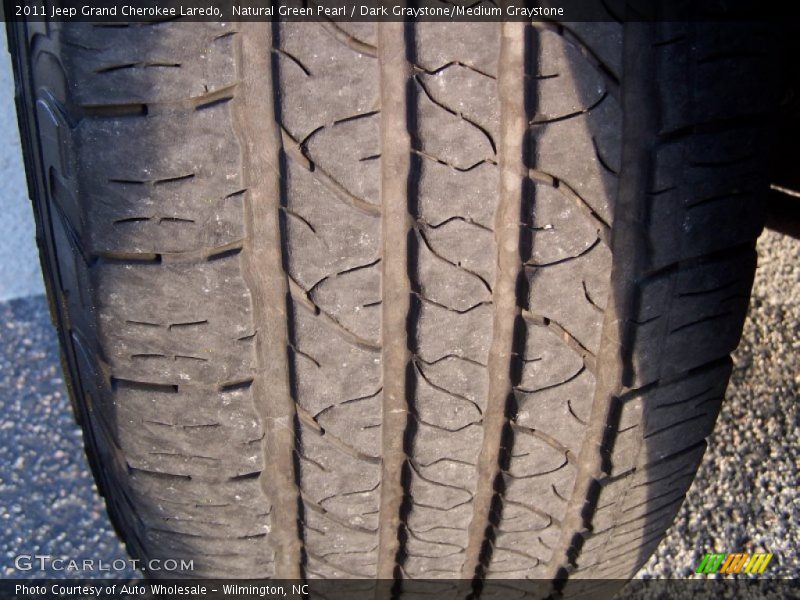 Natural Green Pearl / Dark Graystone/Medium Graystone 2011 Jeep Grand Cherokee Laredo