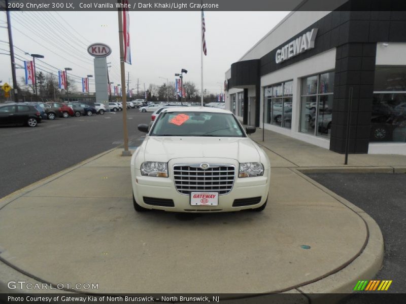 Cool Vanilla White / Dark Khaki/Light Graystone 2009 Chrysler 300 LX