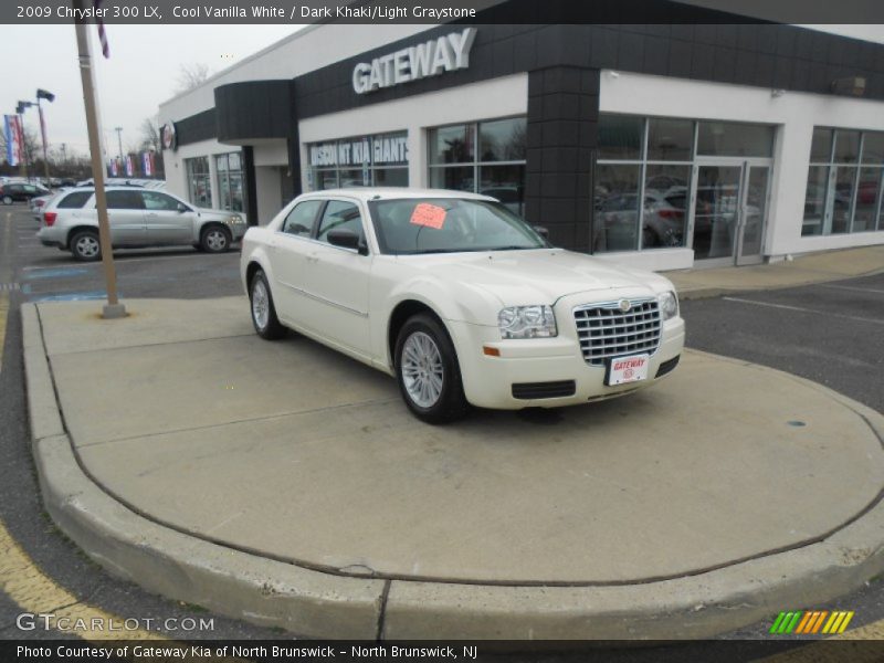 Cool Vanilla White / Dark Khaki/Light Graystone 2009 Chrysler 300 LX