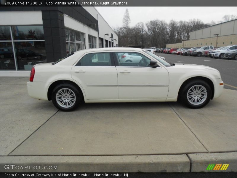 Cool Vanilla White / Dark Khaki/Light Graystone 2009 Chrysler 300 LX