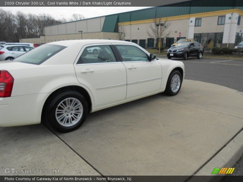 Cool Vanilla White / Dark Khaki/Light Graystone 2009 Chrysler 300 LX
