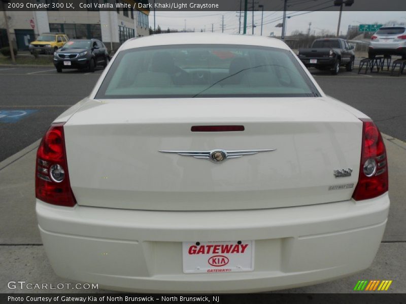 Cool Vanilla White / Dark Khaki/Light Graystone 2009 Chrysler 300 LX