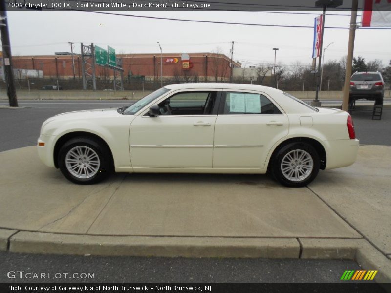 Cool Vanilla White / Dark Khaki/Light Graystone 2009 Chrysler 300 LX