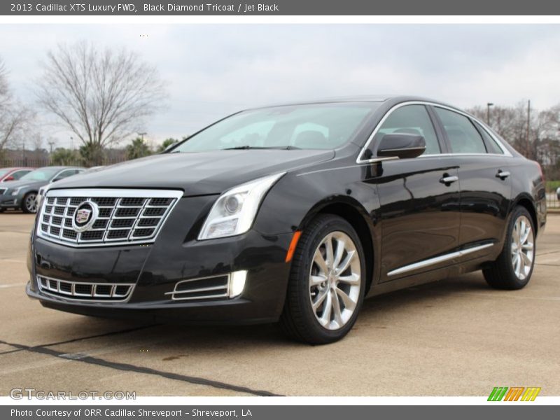 Front 3/4 View of 2013 XTS Luxury FWD