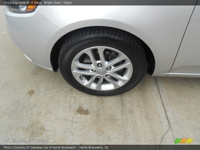 Bright Silver / Black 2011 Kia Forte EX 5 Door