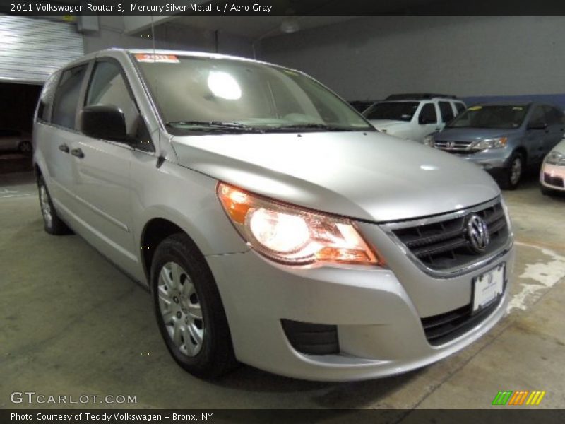 Mercury Silver Metallic / Aero Gray 2011 Volkswagen Routan S